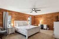 Lakelife At Somerset - Hot Tub, Deck & Views 4 Bedroom Home - 3-Star