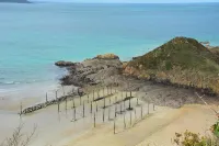 Logis Hôtel Restaurant les Fontaines Hotels in Guingamp