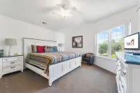 Sunset Penthouse 2 Bedroom Condo by RedAwning - Parkplatz