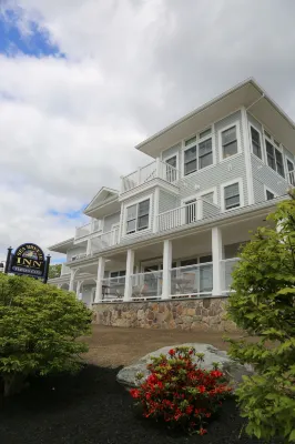 The Sea Breeze Inn Hotels in Міддлтаун