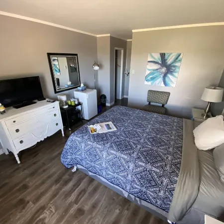 The Pines Motel and Cottages