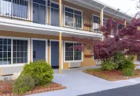 The Angler Lodge Hotels in Dunsmuir