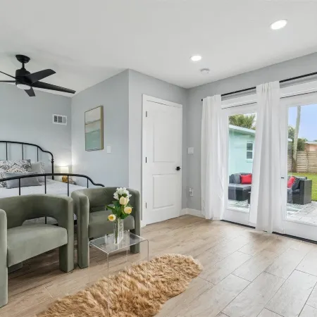 131 W Pasco Ln
