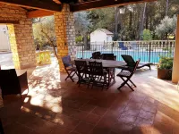 Le Domaine d'Alezen Hôtels à : Grans
