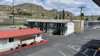 Apple Inn Motel - parking