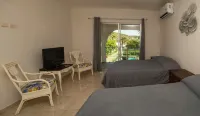 FINCA LUZ DEL MAR Hotels near Stone Island (Isla de las Piedras)