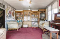 The Hostel California Hotels in Bishop