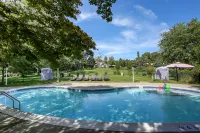 Hamlet Inn Hotels in Hampton Bays