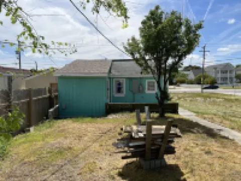 Sandy Mutts at the Beach 1 Bedroom Cottage by RedAwning