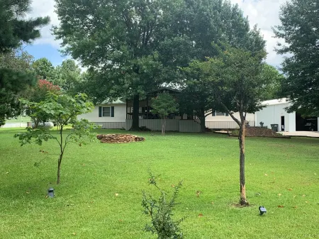 Cozy Lake Eufaula Getaway