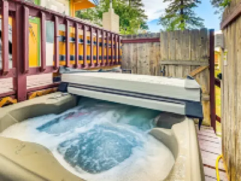 Eagle's Nest - Hot Tub, Deck & Prime Location 2 Bedroom Cabin Hotels in Cloudcroft