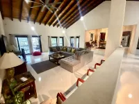 Playcation in Paradise villa with endless water view