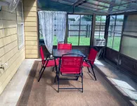 Charming 2-bedroom house in Flowood, Pet Friendly w/Fenced Backyard and Sunroom