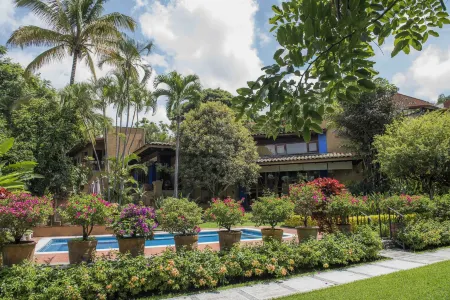 Orchidelirium Casa Hotel & Salud Estética Отели рядом с достопримечательностью «Casa mejia»