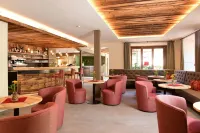 River Hotel Post