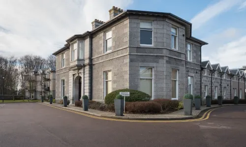 Marks at the Manor Luxury Riverside Apartments - Sleeps up to 4, with Parking and Sky TV