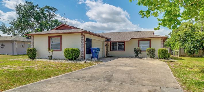 5 Mi to Weeki Wachee! Home w/ Lanai & Air Hockey Ξενοδοχεία στην πόλη Spring Hill