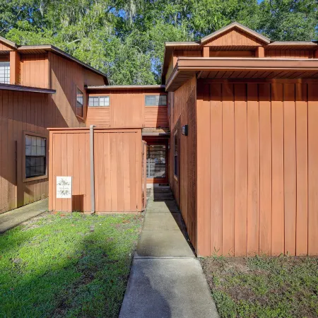Gainesville Townhome w/ Patio ~ 3 Mi to UF!