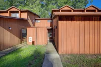 Gainesville Townhome w/ Patio ~ 3 Mi to UF! Hotels in Haile Plantation