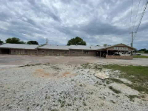 Village Inn Hotels in Ada