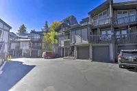 Creekside Frisco Condo w/ Views & Pool Access! - 3-Star
