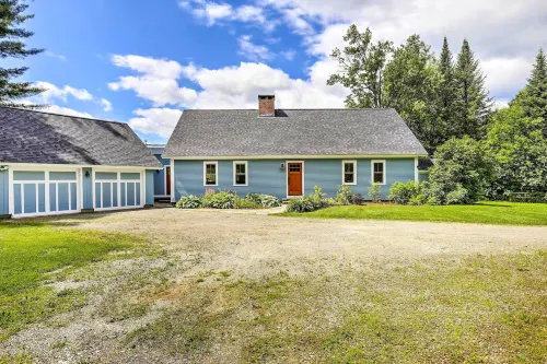 Pet-Friendly House w/ Deck - 10 Mi to Stowe Mtn! - صديق للحيوانات الاليفة