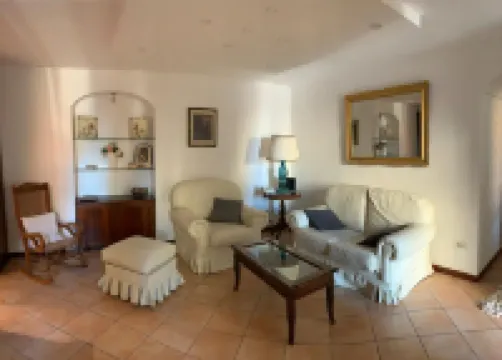 Annygio House - De Vivo Realty