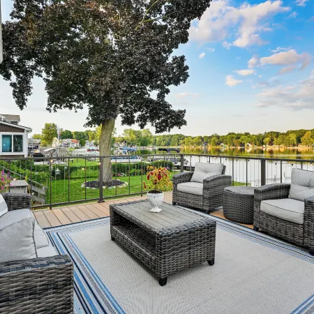 Family-friendly Retreat on Gilletts Lake!