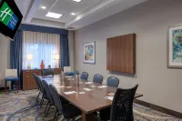 Holiday Inn Express & Suites Edwardsville Hotels in Edwardsville