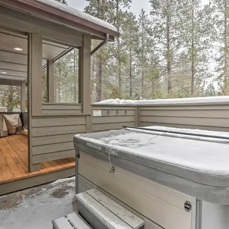 Northwest Sunriver Getaway w/ Community Amenities!