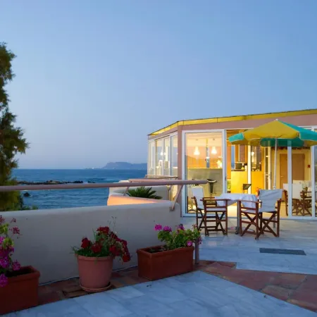 Seafalios-Beach Front Apt