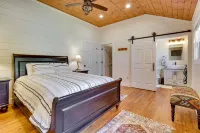 Spacious Alabama Retreat - Deck, Grill and Fire Pit! - Pet friendly
