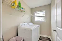 Spacious Pooler Home w/ Family-Friendly Perks - Homestays