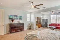 Rio Bravo Country Club Home in Bakersfield w/ Pool - 3 Yıldız
