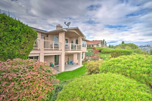 Manson Villa w/ Hot Tub ~ 1 Mi to Wineries! - Wifi