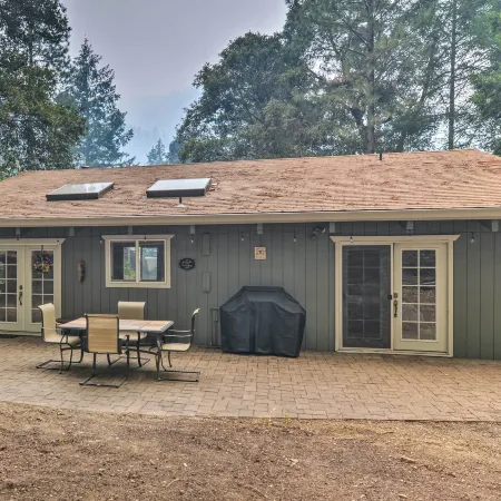 Step-Free Hawkins Bar Home Near Trinity River
