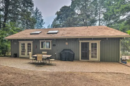 Step-Free Hawkins Bar Home Near Trinity River