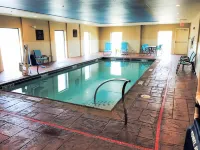 Comfort Suites - Dodge City - Pools