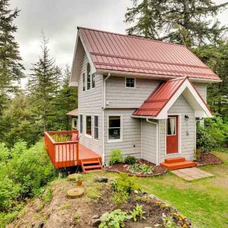 Juneau Vacation Home Stunning View and Beach Access