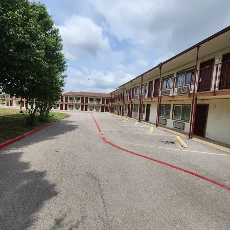 HomeTown Inn and Suites