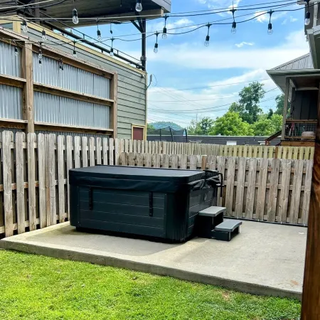 Stylish Downtown Gem • Hot Tub • Custom Bunkroom • Walk Everywhere, Relax, Enjoy