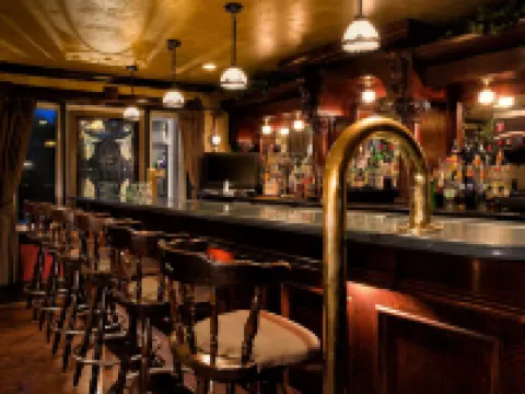 Inn on the Lake Hotels in Fall River