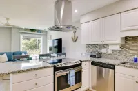 翡翠島公寓配有室內游泳池和海灘通道！