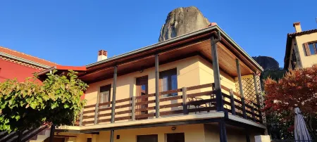 Guesthouse Kastelia Отели рядом с достопримечательностью «Монастырь Святой Троицы»