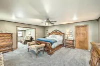 Kooskia Sanctuary w/ Patio, Fire Pit & Grill! - parking
