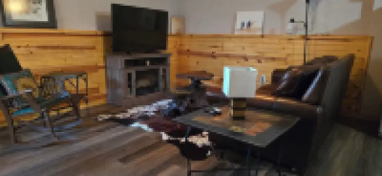 1 bdrm, duplex, pup friendly, fenced in yard, a perfect getaway!