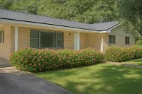 3/2 on 1 acre on main road close to Casinos, Restaurants & Plants! Hotels near Glad Tidings Church