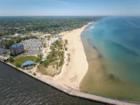 Benton Beach House: Bike to Beach & St. Joseph River, Arcade Games, Cornhole