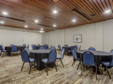 Best Western Cedar Park Inn エドモントンのホテル