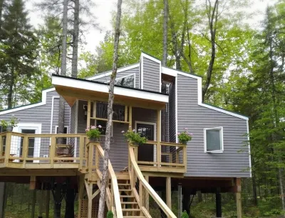 Treehouse near Bar Harbor. Luxurious and private!
